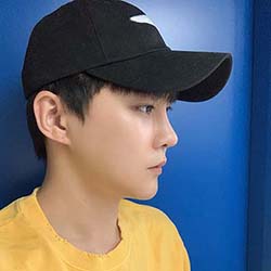 wonjin selfie